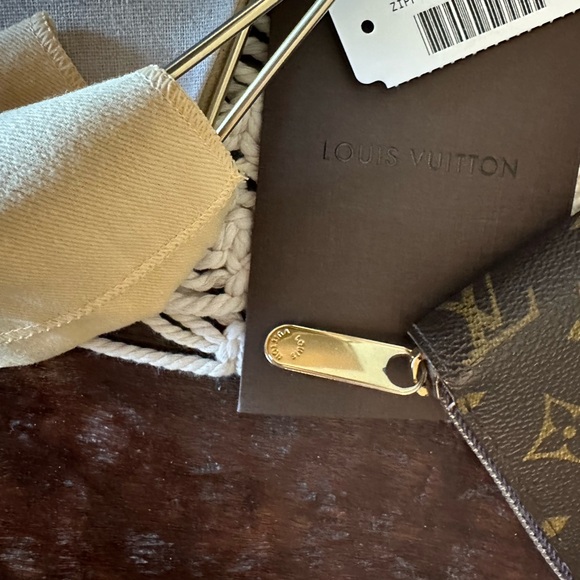 Louis Vuitton Zippy Monogram Wallet with Box, Dustbag, and Tags - Picture 5 of 10